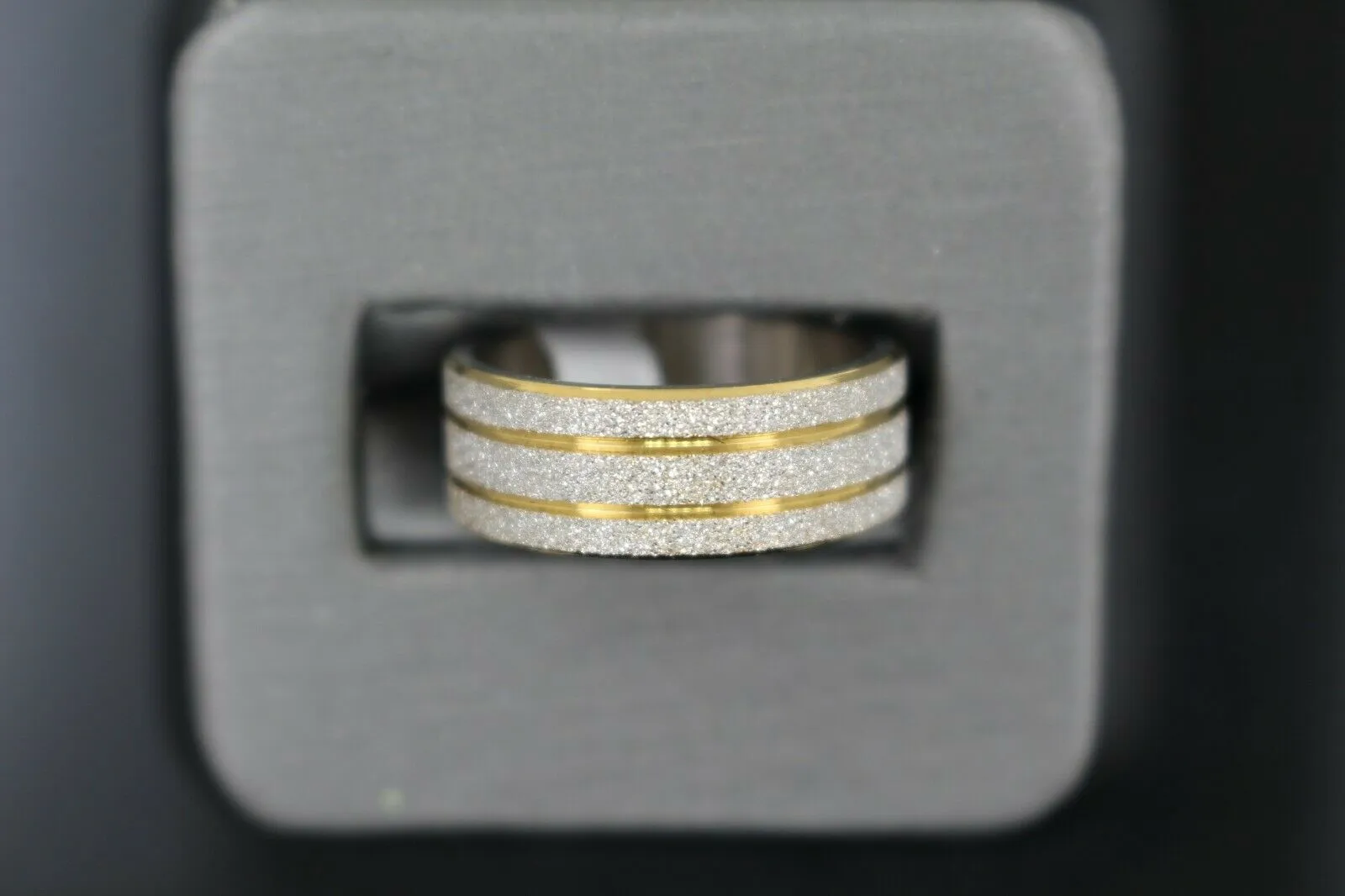 18k Solid Gold Elegant Ladies Modern Sand Finish Band Ring R9250m