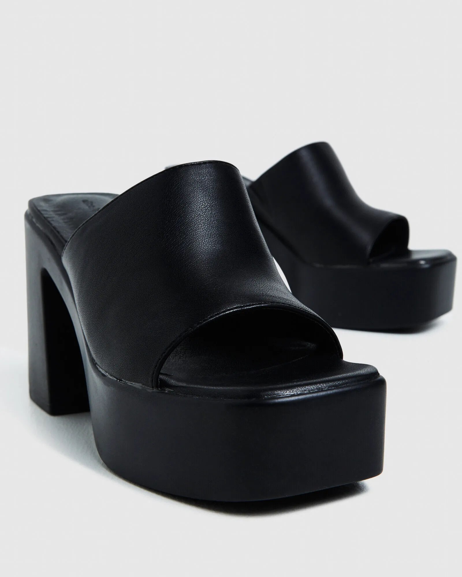 Alice In The Eve Palmer Platform Heels Black