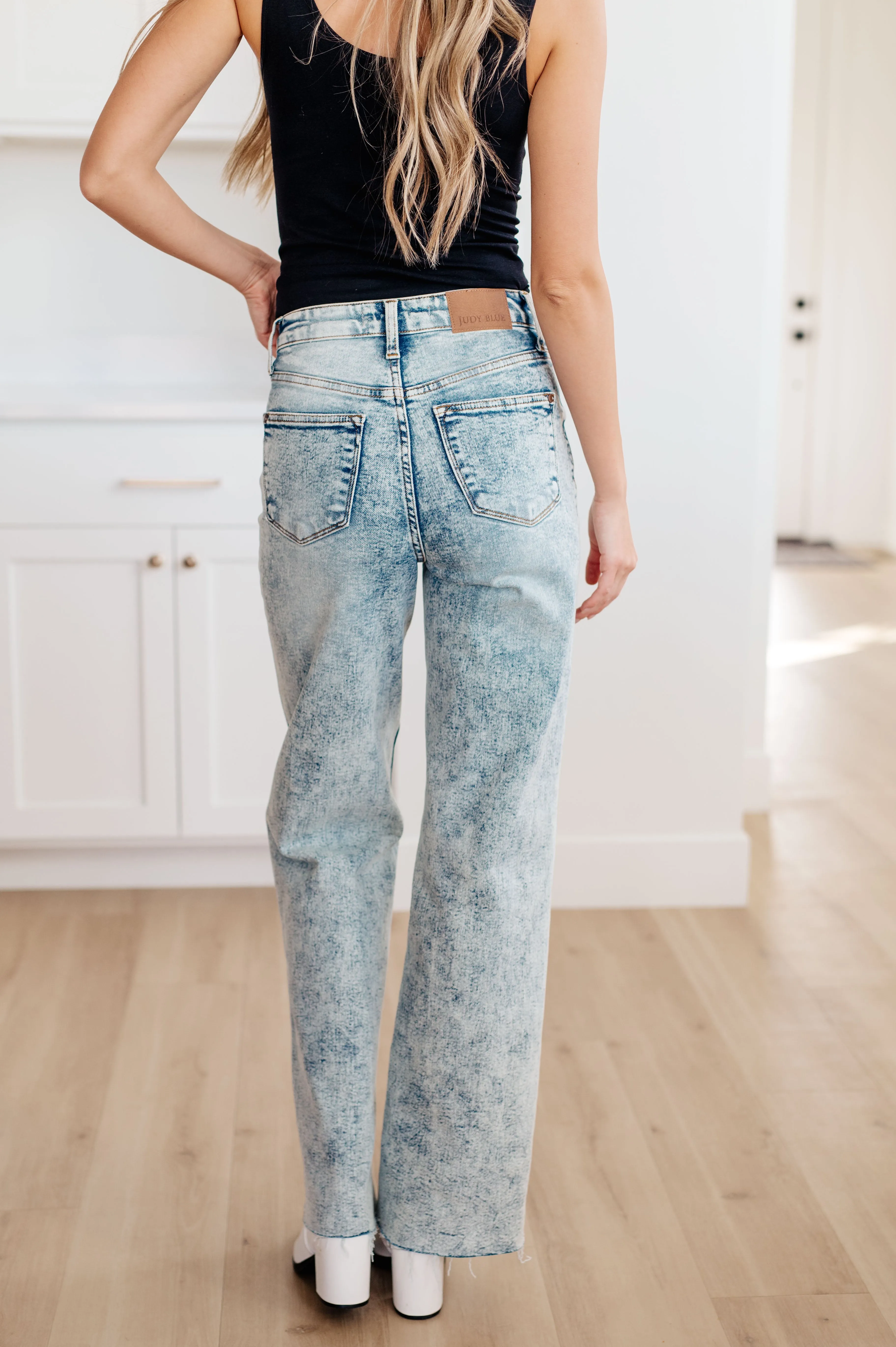 Wide Leg Jeans with High Waist and Raw Hem