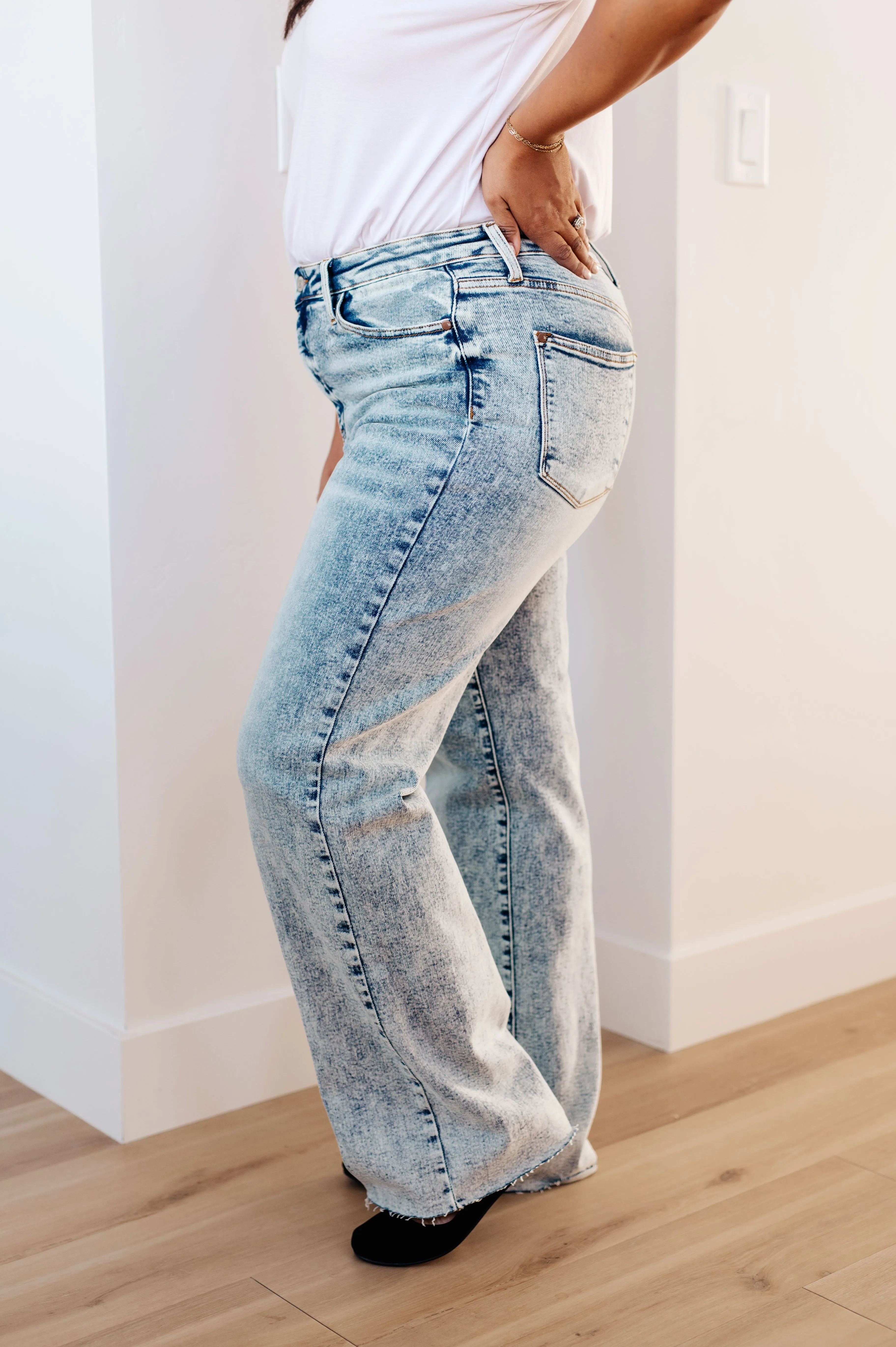 Wide Leg Jeans with High Waist and Raw Hem