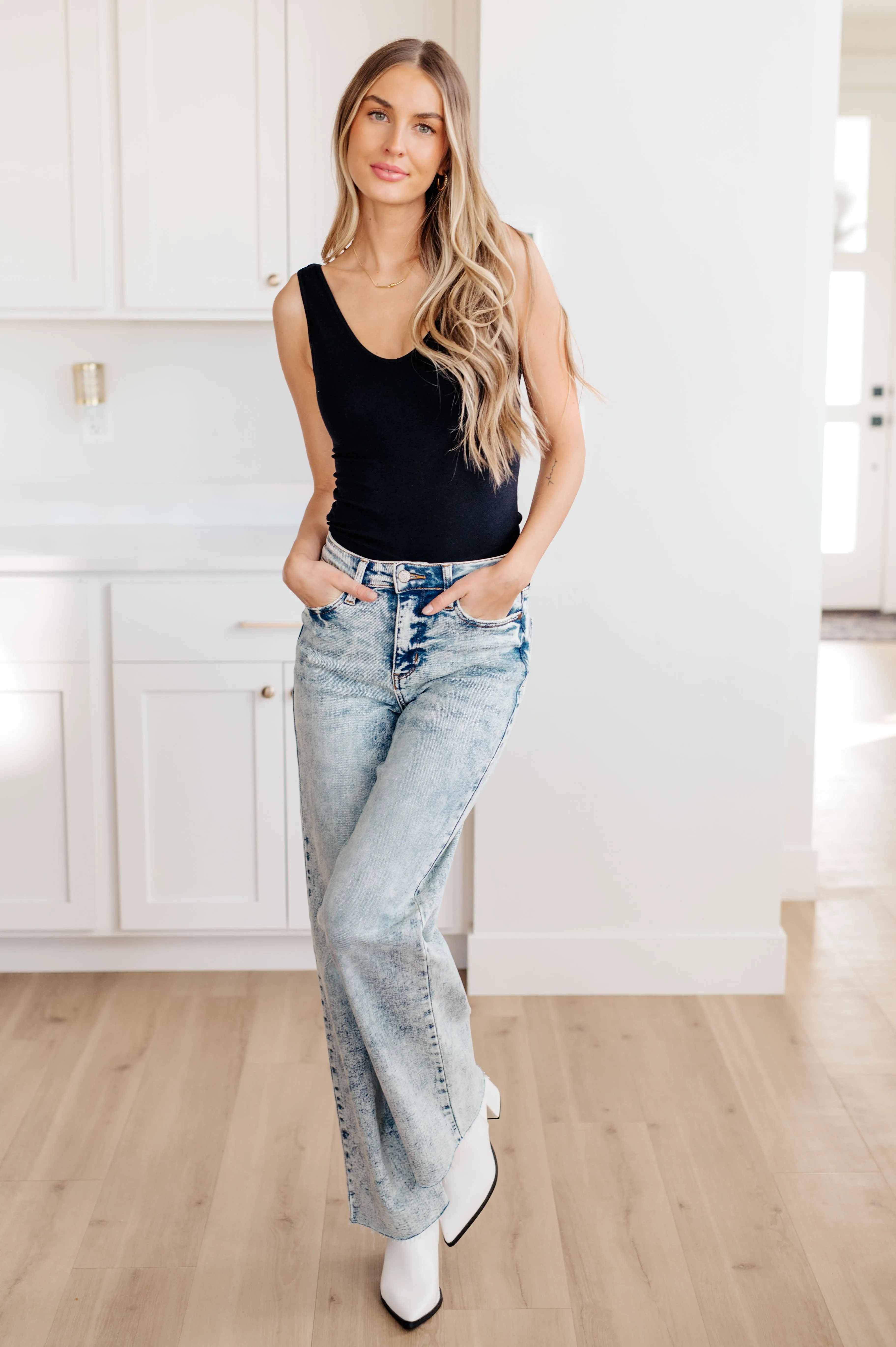 Wide Leg Jeans with High Waist and Raw Hem