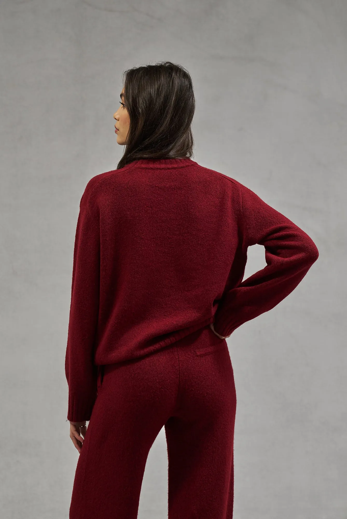 FLUFFY KNIT EMBLEM EMBROIDERED CREW - BURGUNDY