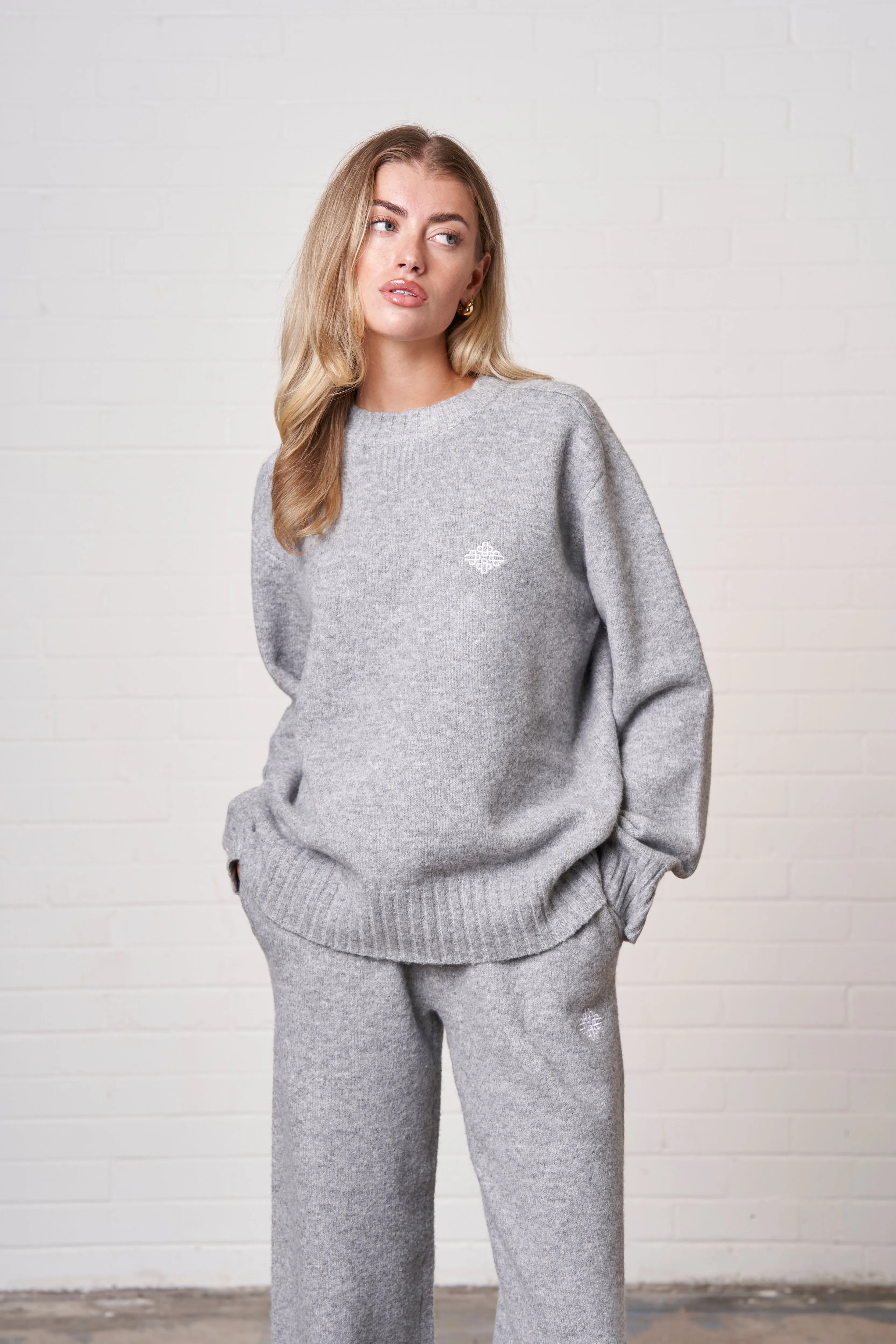 FLUFFY KNIT EMBLEM EMBROIDERED CREW - GREY MARL