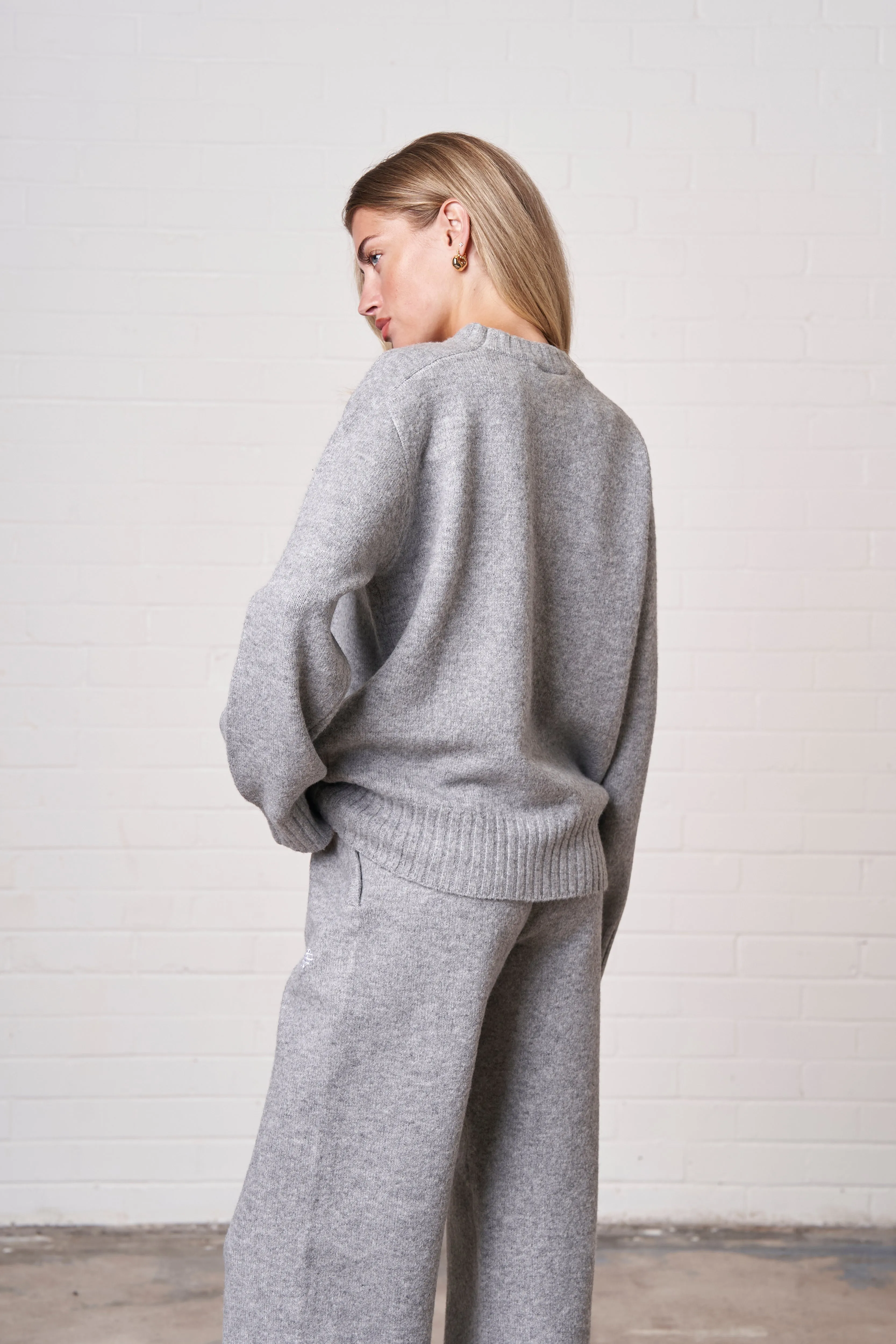 FLUFFY KNIT EMBLEM EMBROIDERED CREW - GREY MARL