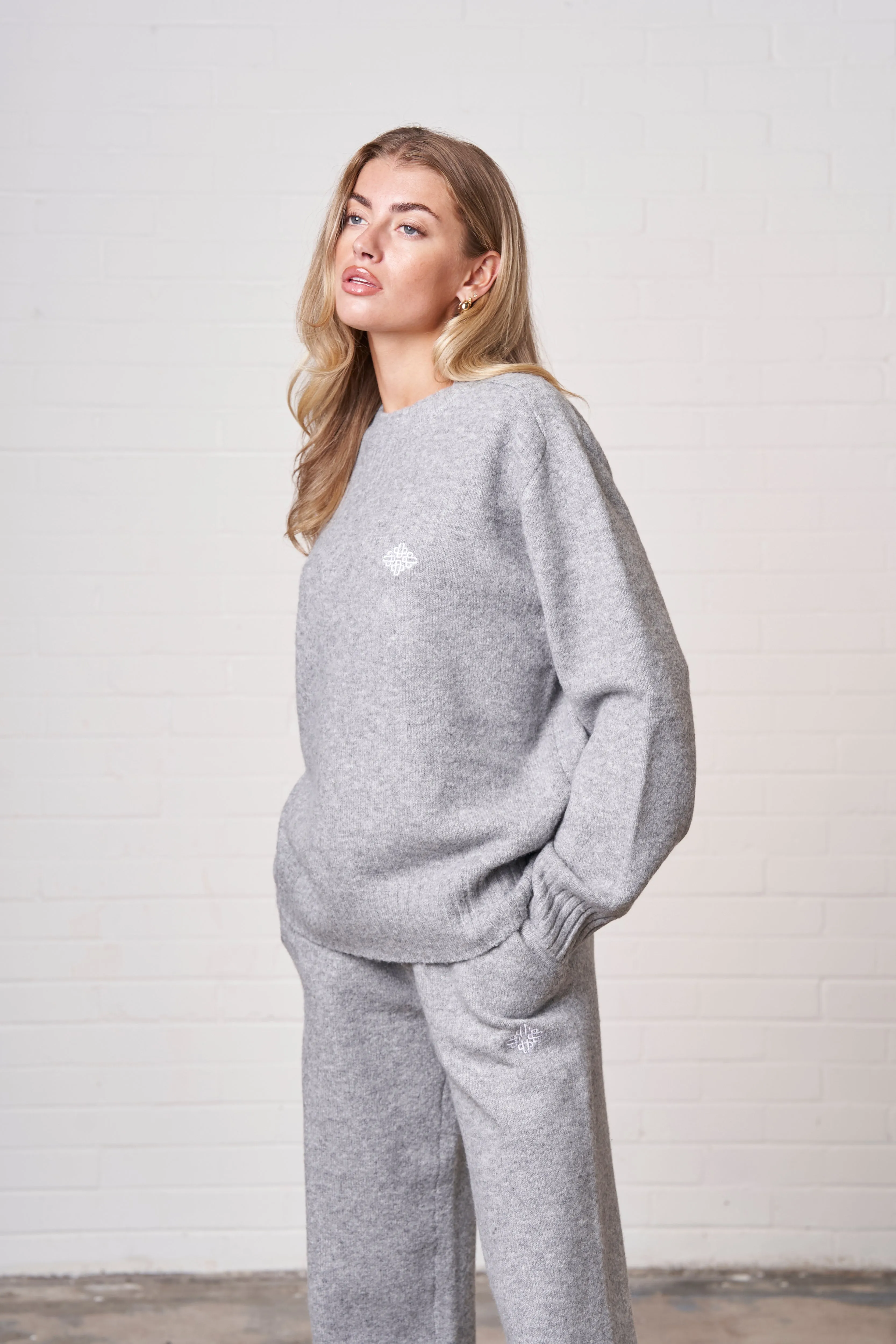 FLUFFY KNIT EMBLEM EMBROIDERED CREW - GREY MARL