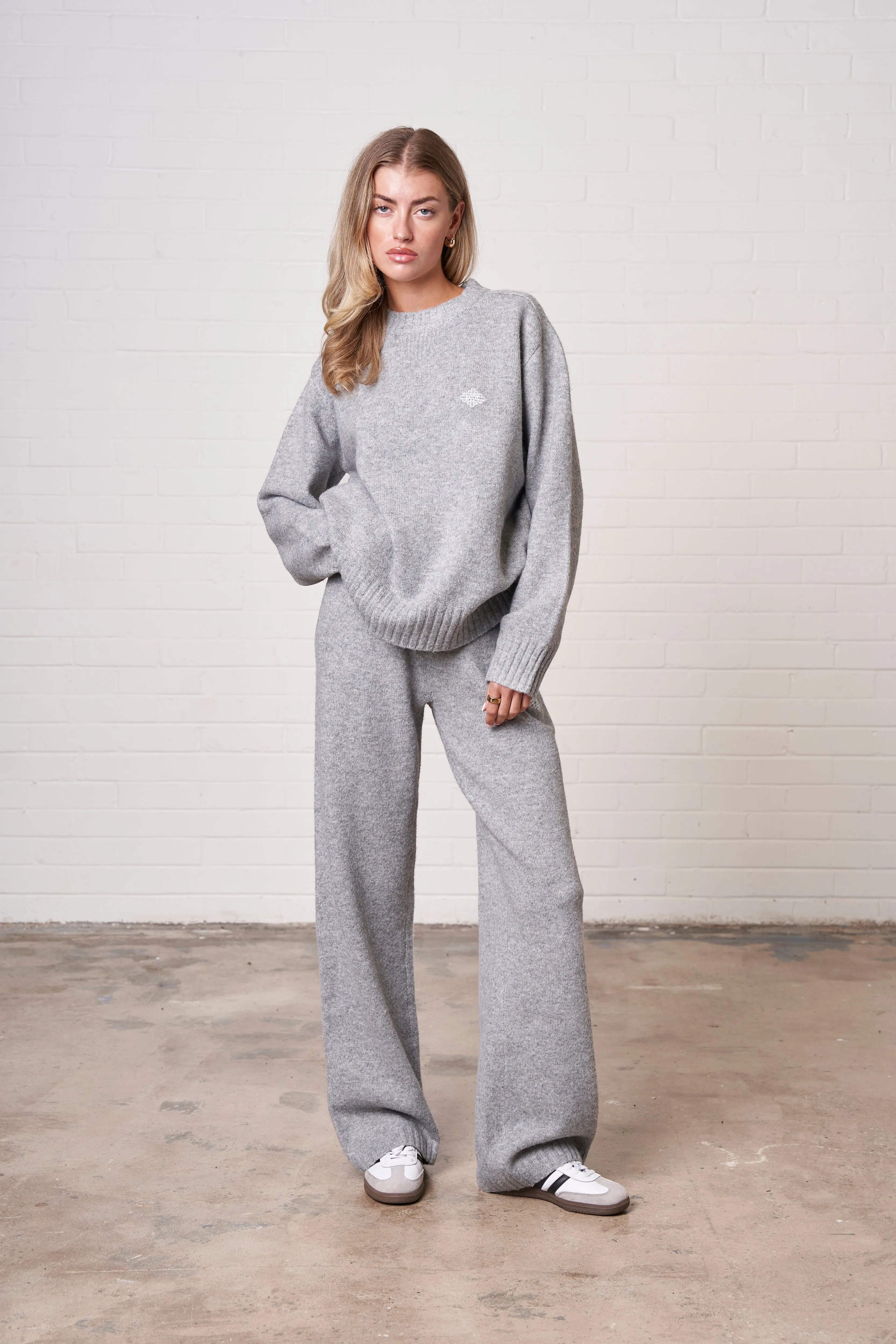 FLUFFY KNIT EMBLEM EMBROIDERED CREW - GREY MARL