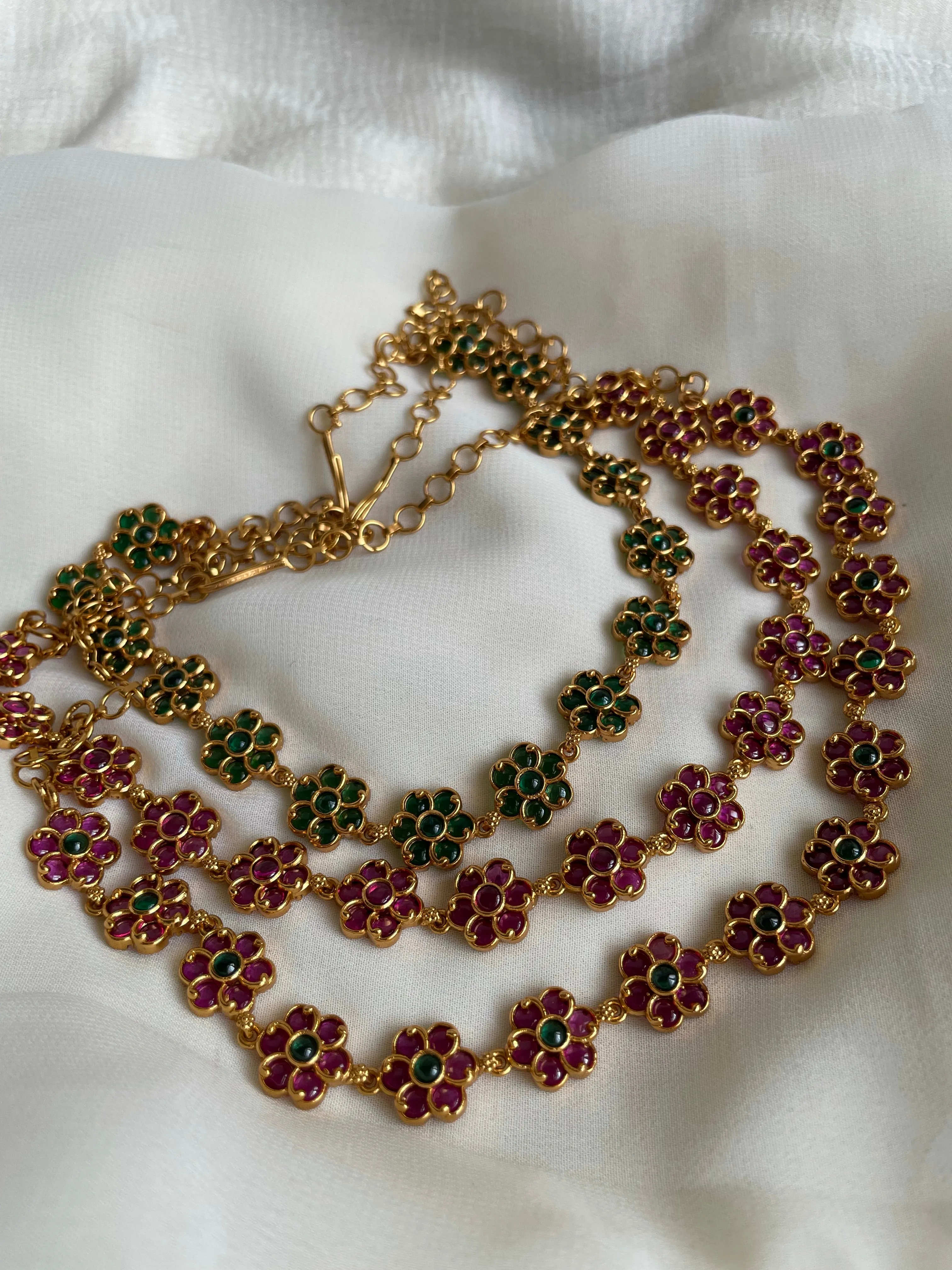 Kid friendly kemp flower necklace with studs