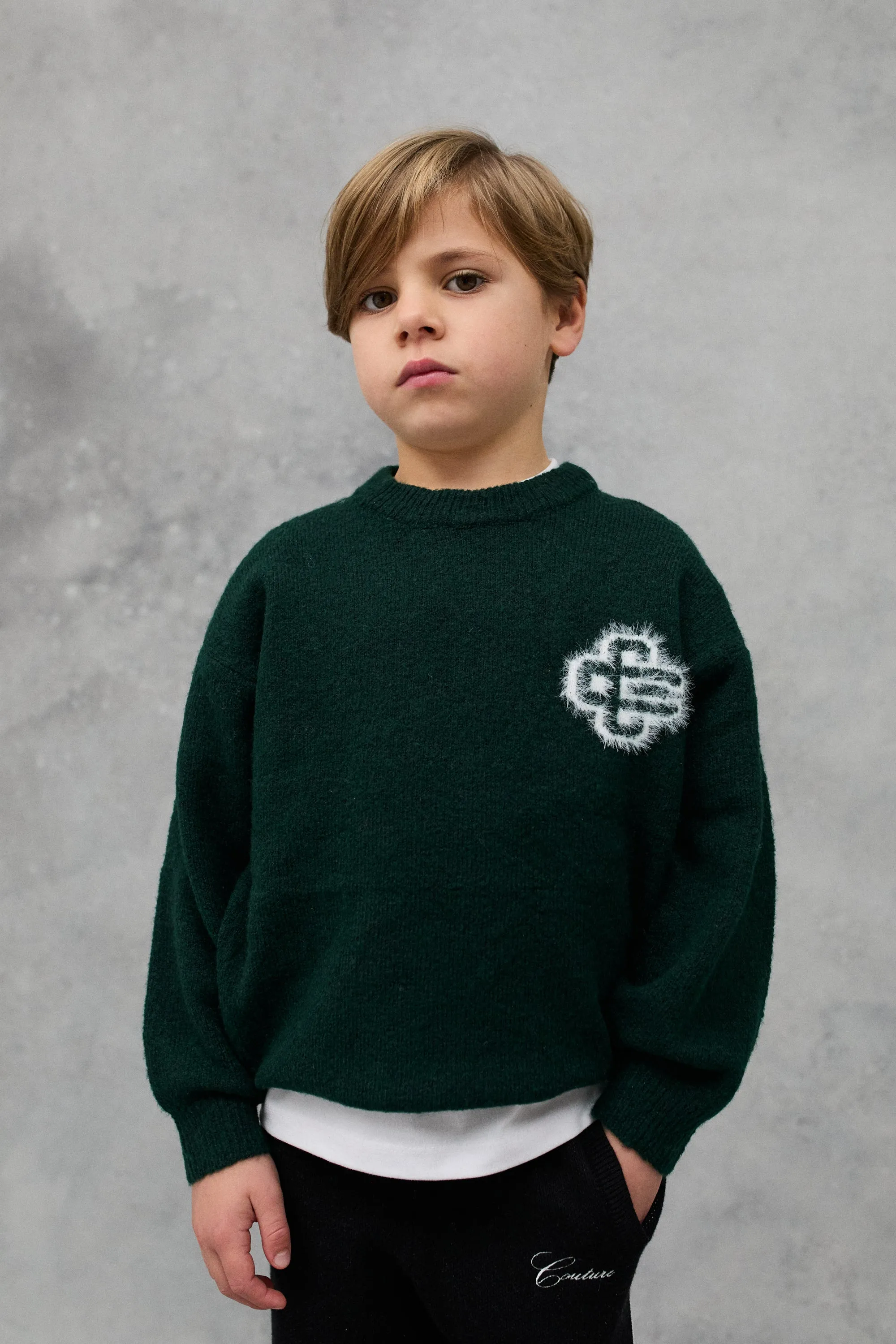 KIDS FLUFFY KNIT EMBLEM CREW - GREEN