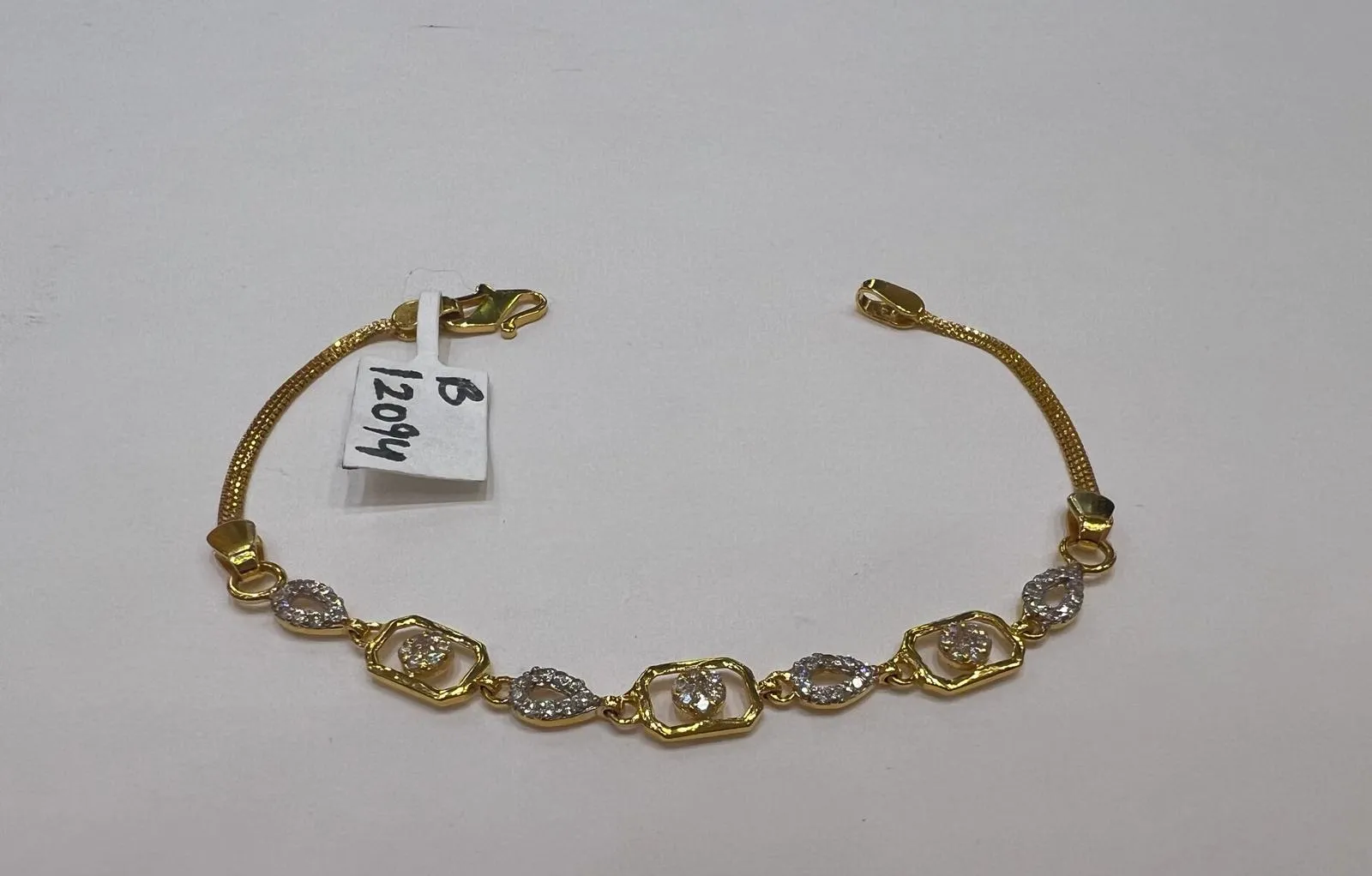 ladies gold bracelet 22k MK201