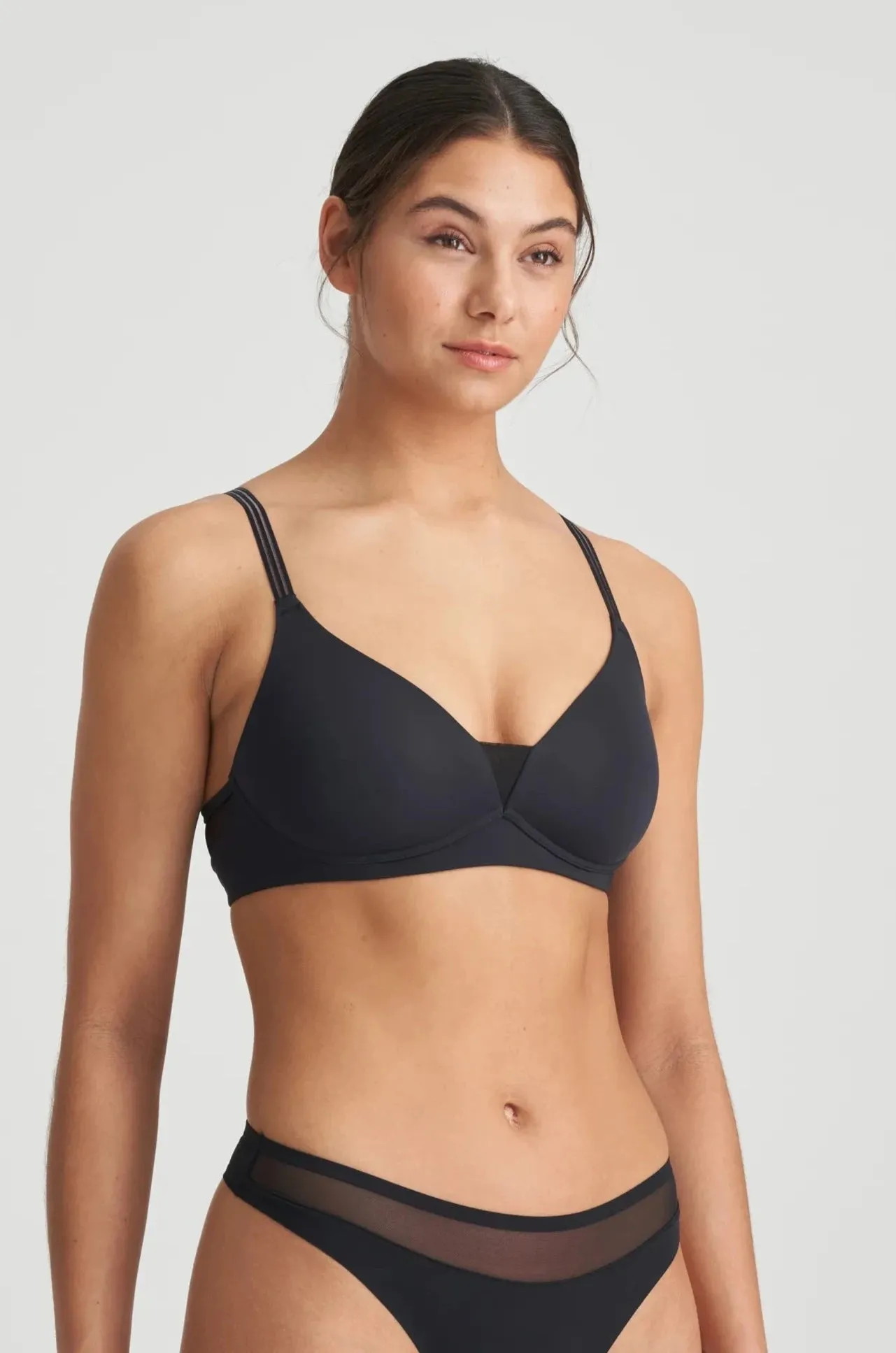 Louie Soft Wireless Bra in Black