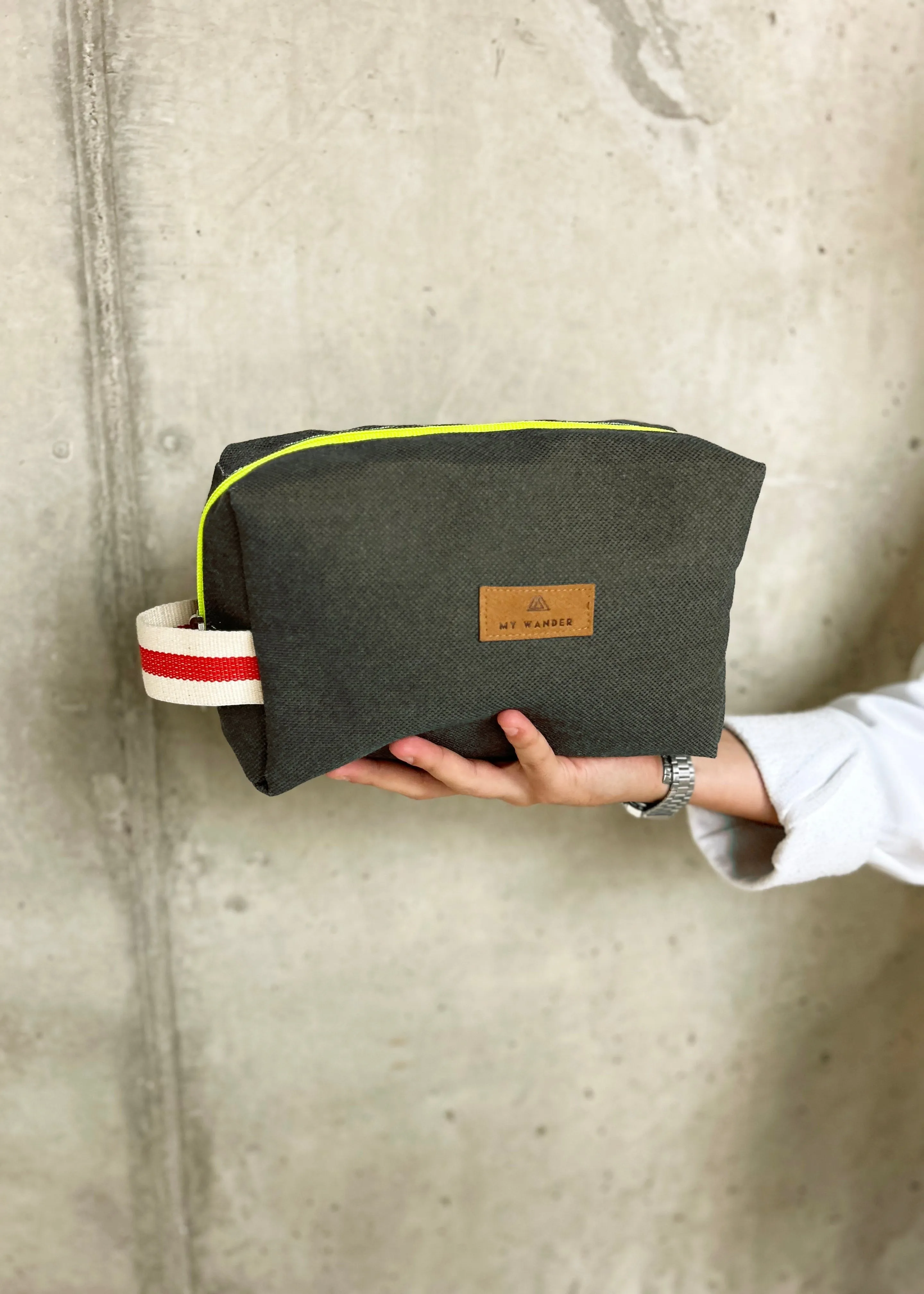 Moss unisex toiletry bag