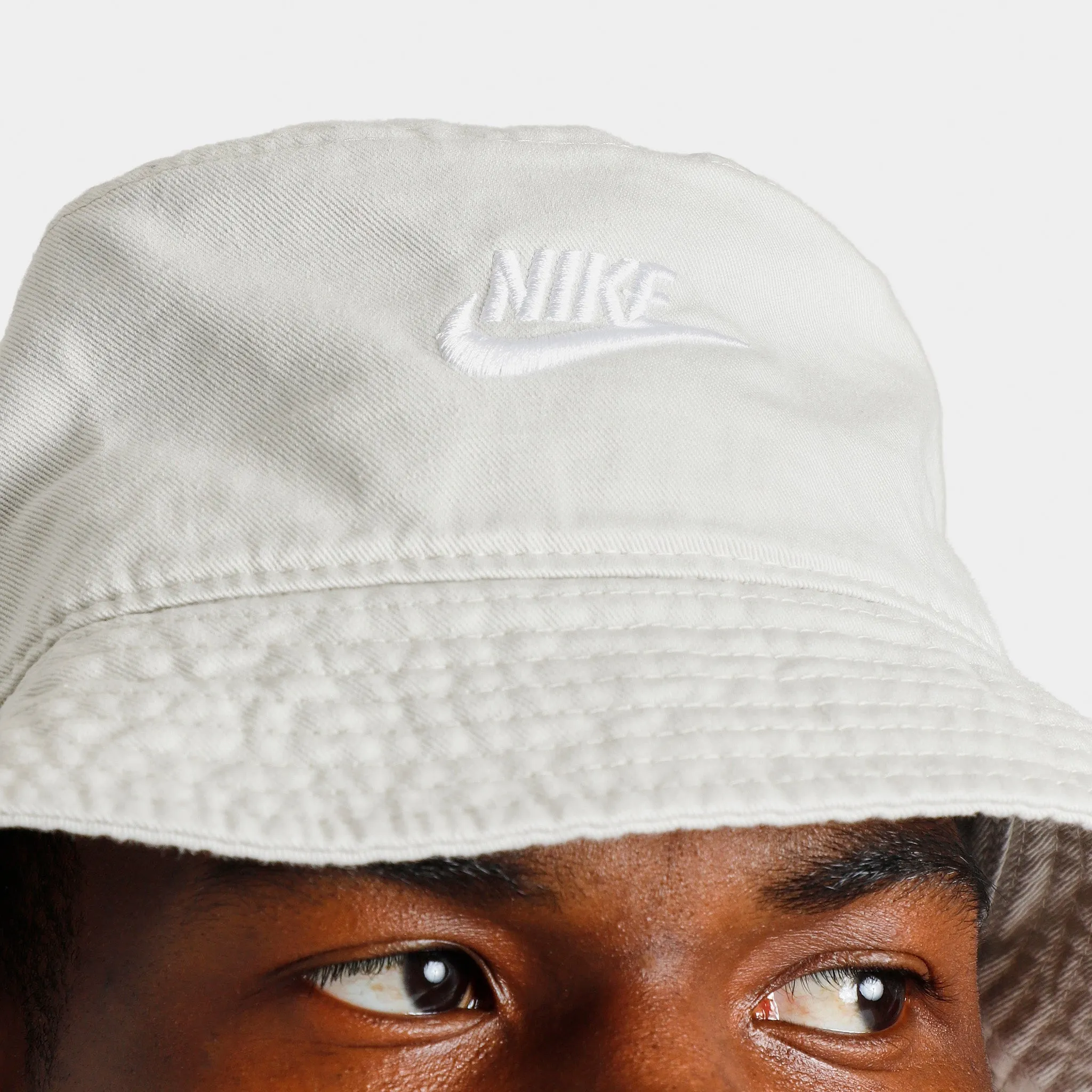 Nike Sportswear Bucket Hat Light Bone / White