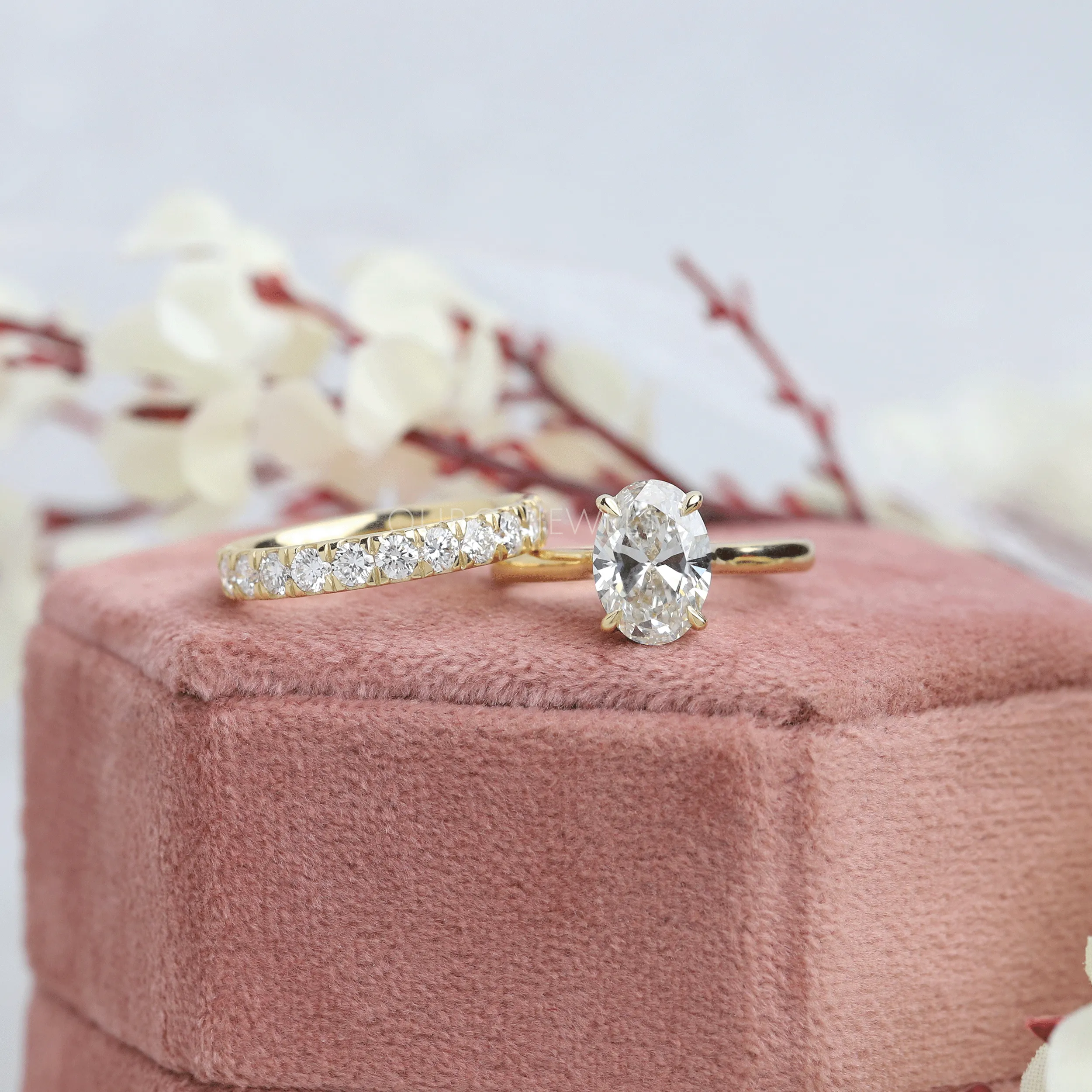 Oval Cut Lab Grown Bridal Diamond Ring Set