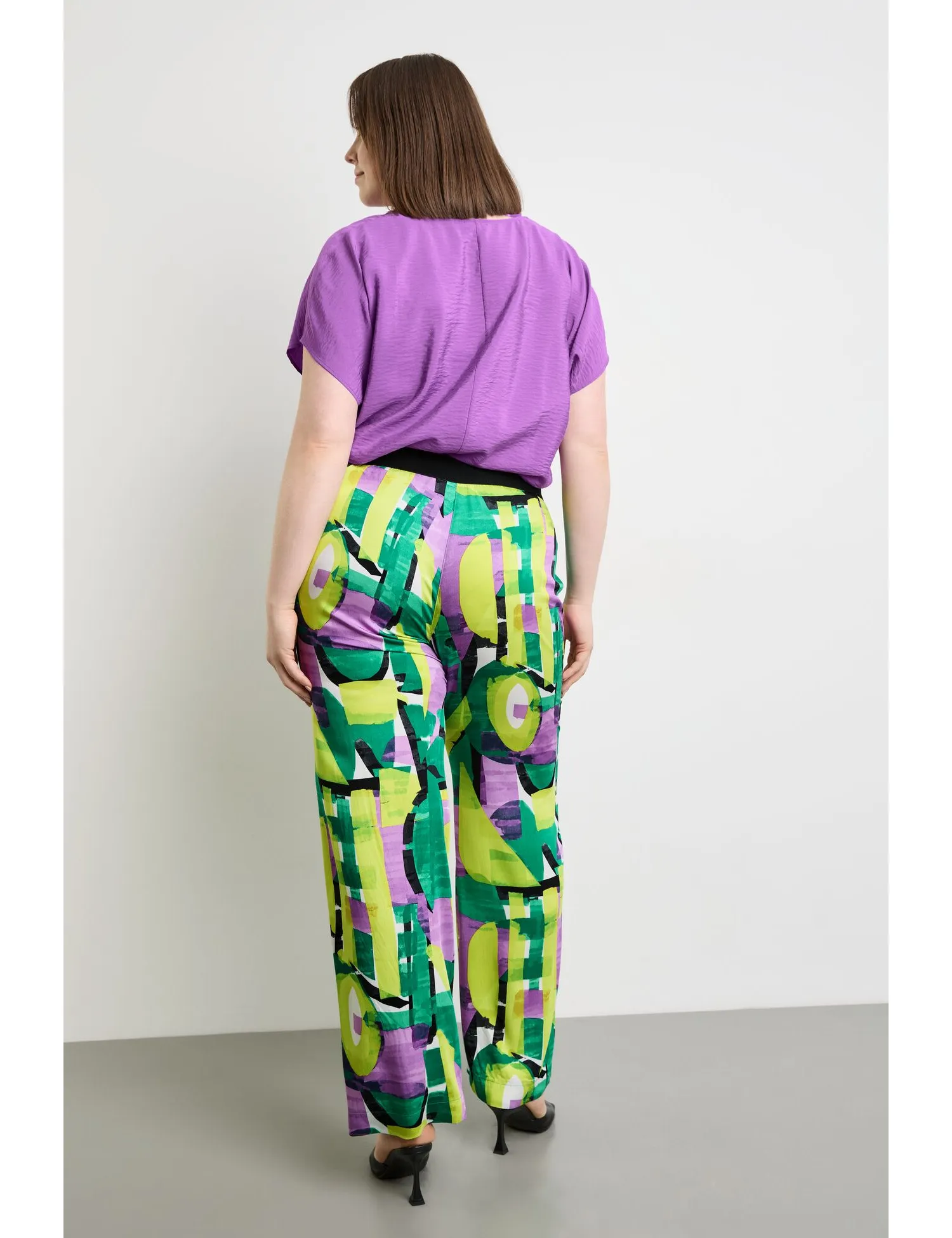 Palazzo trousers with an all-over print, Carlotta