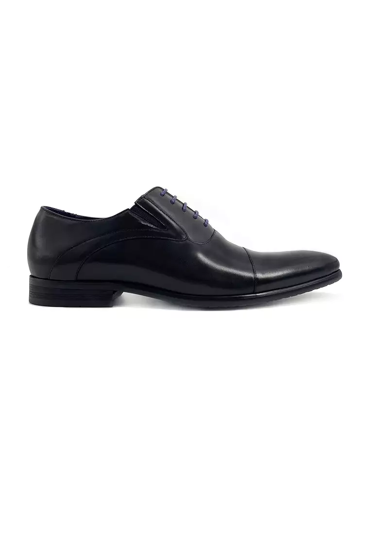 Timeless Sleek Lace-up Oxfords in Americano Black