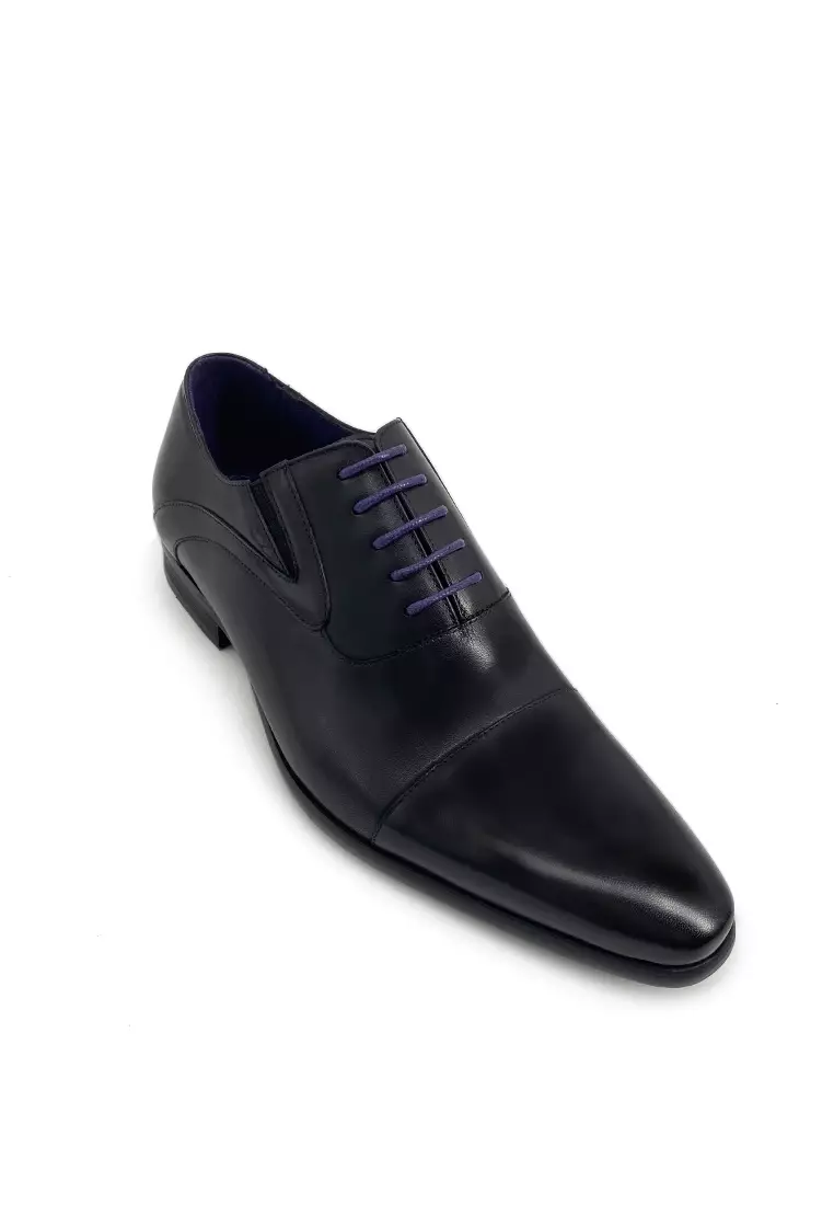 Timeless Sleek Lace-up Oxfords in Americano Black