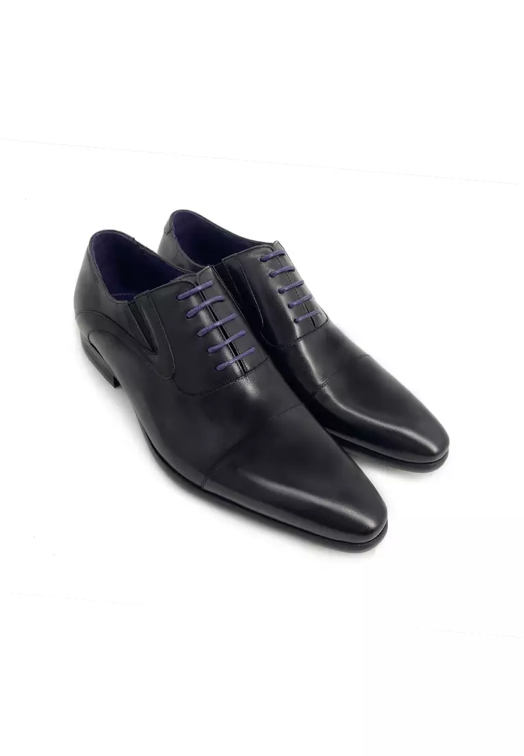 Timeless Sleek Lace-up Oxfords in Americano Black