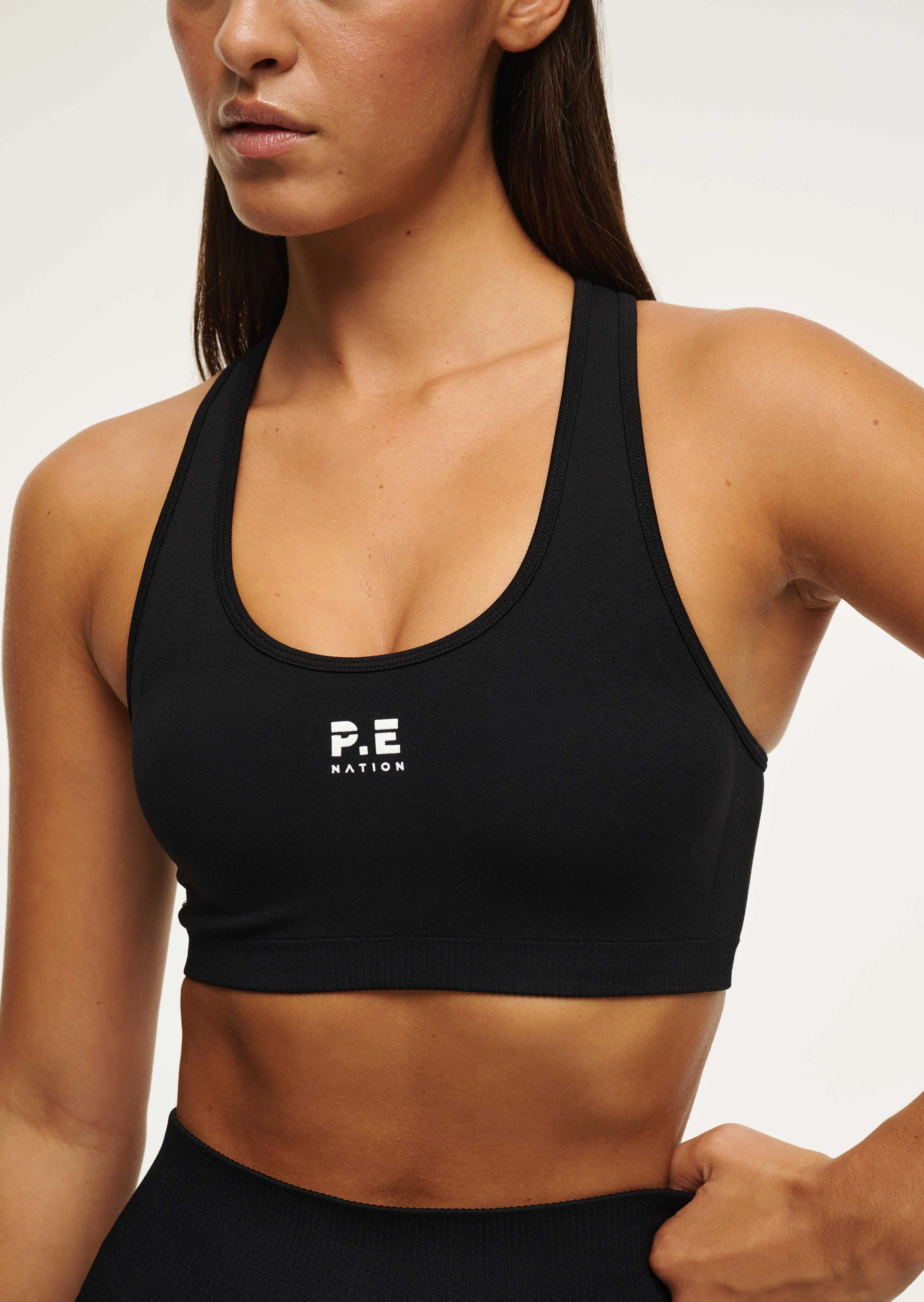 RESTORE SEAMLESS SPORTS BRA IN BLACK